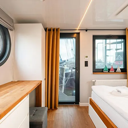 Sea Botel *
