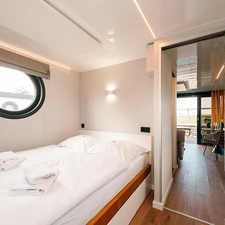 Sea Botel *