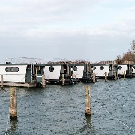 Hotel na wodzie Sea *